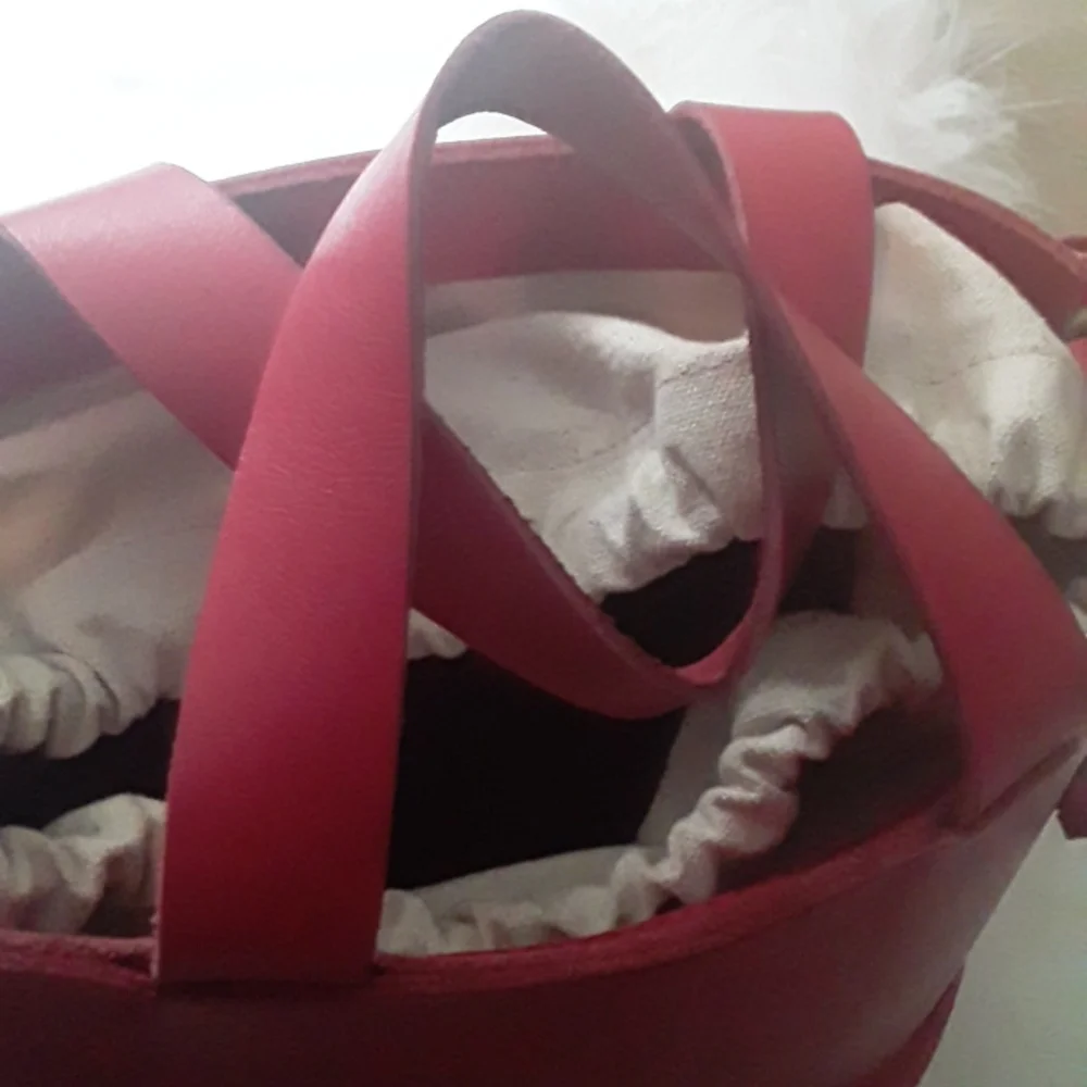 Madewell Red The Austin Crossbody bucket Bag - Picture 8 of 10